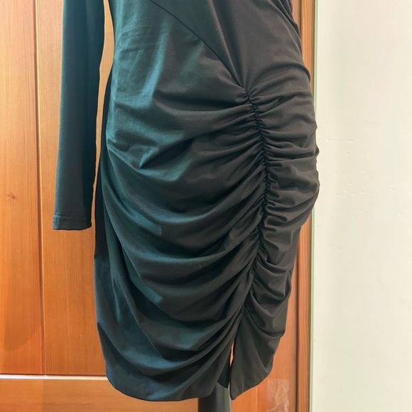 Large Offshoulder Black Dress - Picture 2 of 8